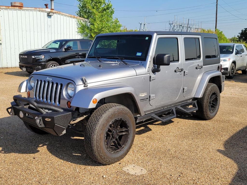 2013 Jeep Wrangler Sahara photo 3