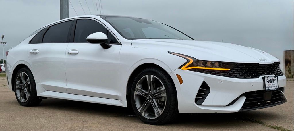 2022 Kia Optima EX FWD's photo
