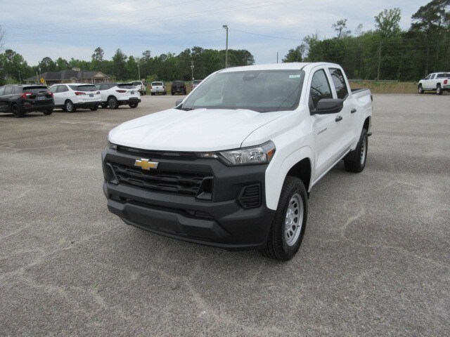 2025 Chevrolet Colorado LT photo 2