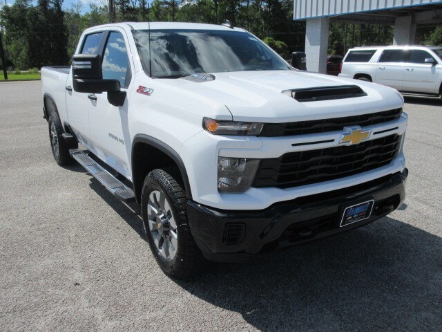 2025 Chevrolet Silverado 2500HD Custom photo 4