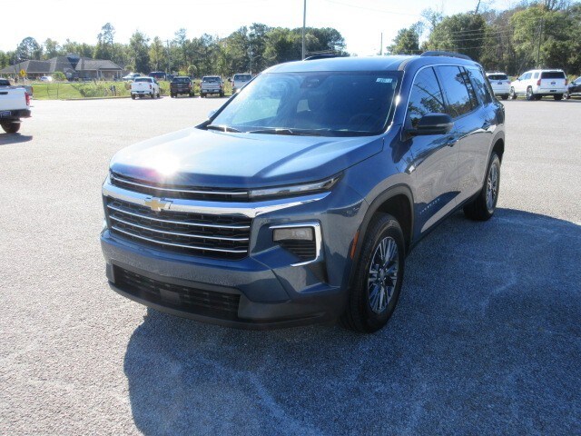 2026 Chevrolet Traverse photo 2
