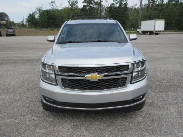 2018 Chevrolet Suburban LT photo 3