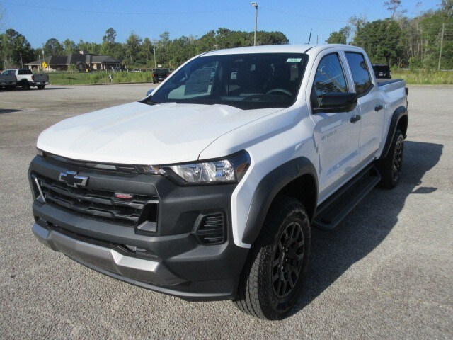 2026 Chevrolet Colorado Trail Boss photo 2