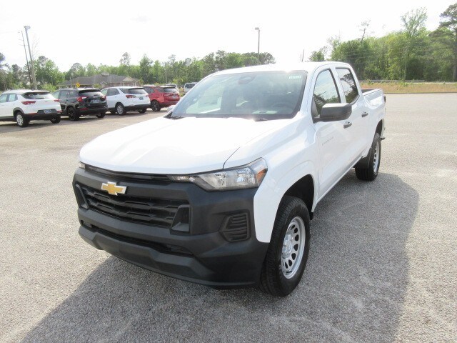 2025 Chevrolet Colorado LT photo 2