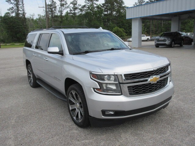 2018 Chevrolet Suburban LT photo 4