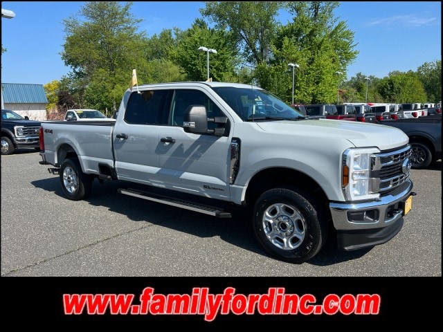 2025 Ford F-250 XLT 4x4 Crew Cab 8' Box's photo