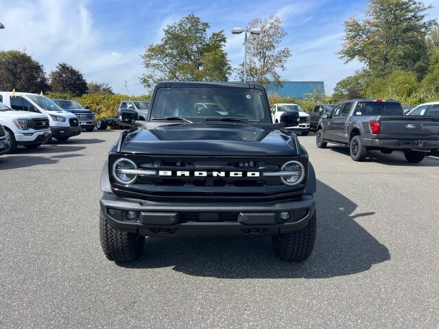 2025 Ford Bronco Outer Banks photo 2