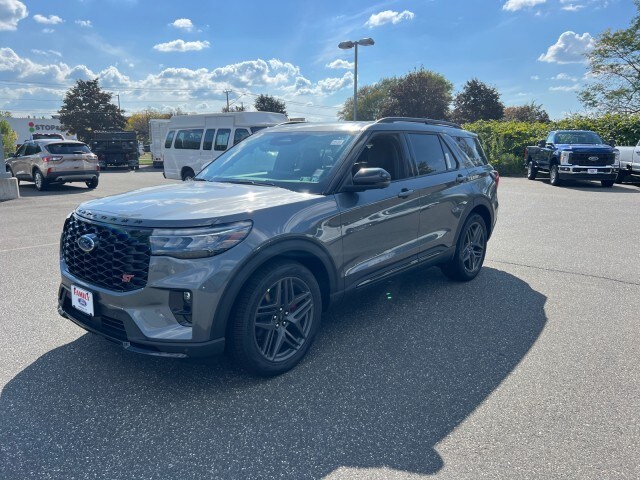 2025 Ford Explorer ST photo 3