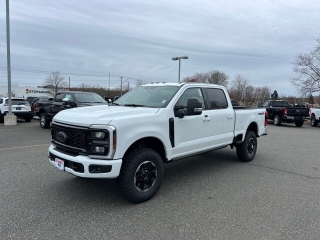 2025 Ford F-350 Lariat photo 3