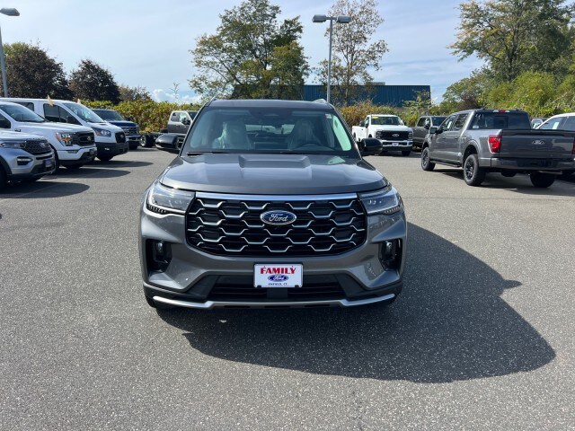 2025 Ford Explorer Platinum photo 2