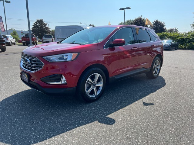 2022 Ford Edge SEL photo 2
