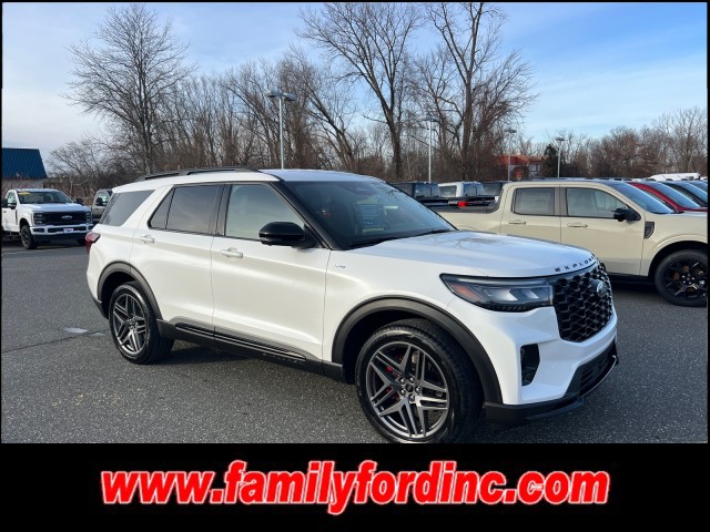 2025 Ford Explorer ST-LINE's photo