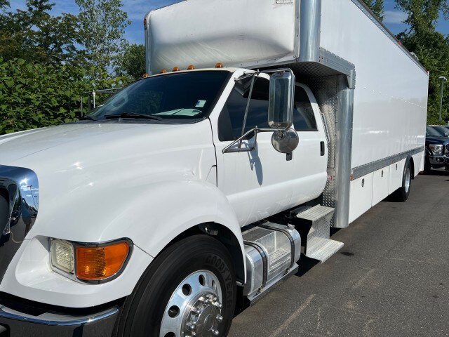 2012 Ford F-650 SuperCab XL photo 2