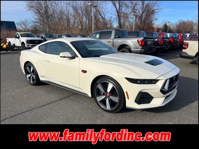 2025 Ford Mustang GT Premium's photo