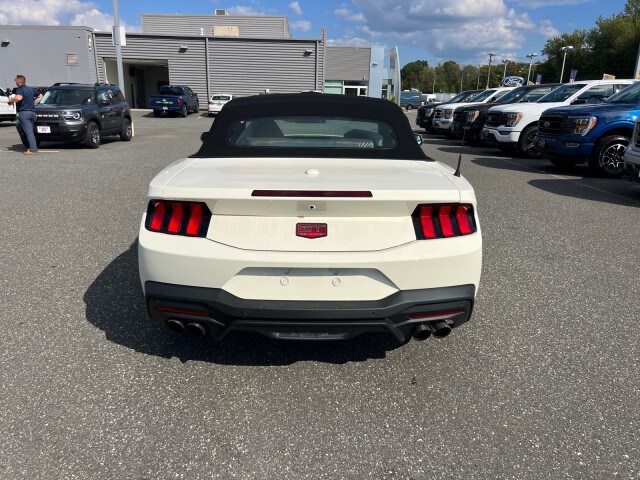 2025 Ford Mustang GT Premium photo 2