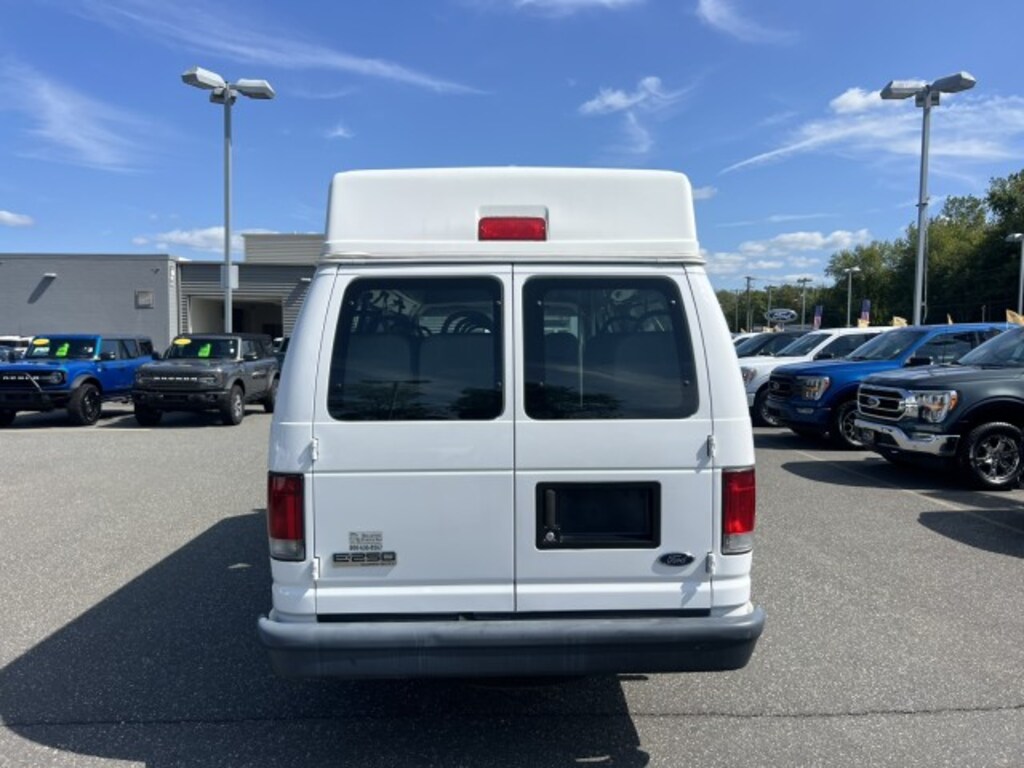Used 2008 Ford Econoline 12 Passenger Van Passenger Van Minivan/Van