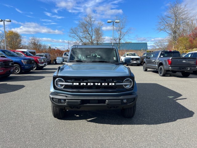 2025 Ford Bronco Outer Banks photo 2