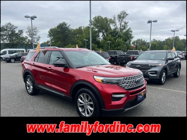 2022 Ford Explorer Limited's photo