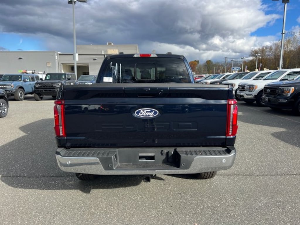 New 2025 Ford F-150 Lariat TRUCK
