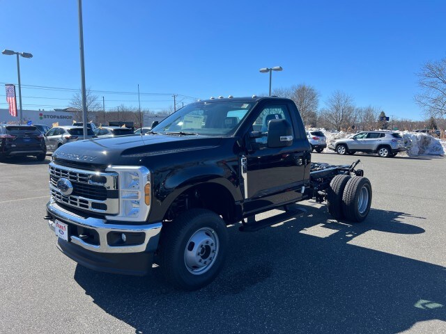 2024 Ford F-350 XL photo 3