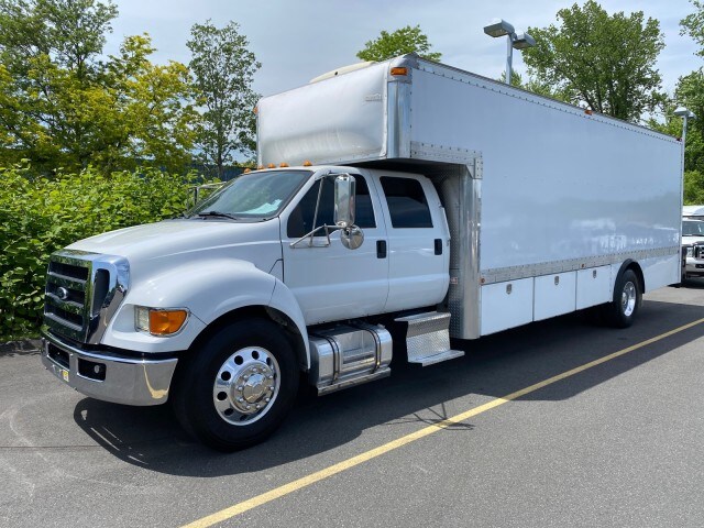 2012 Ford F-650 SuperCab XL photo 3