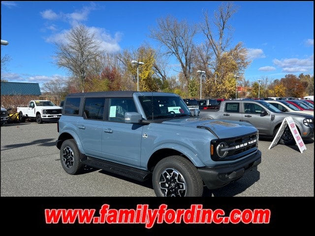 2025 Ford Bronco 4-Door Outer Banks's photo