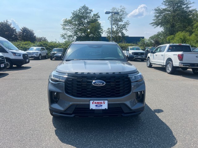 2025 Ford Explorer ST-Line photo 2