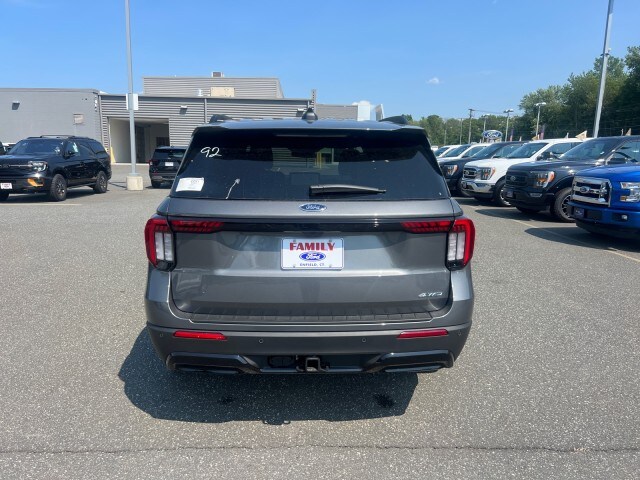 2025 Ford Explorer ST-Line photo 4