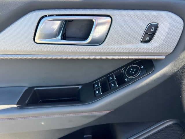 2025 Ford Explorer Active - Photo 10