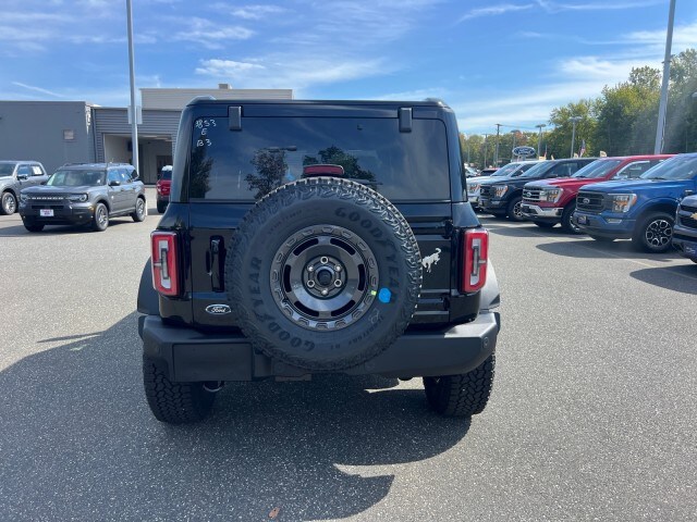 2025 Ford Bronco Outer Banks photo 4