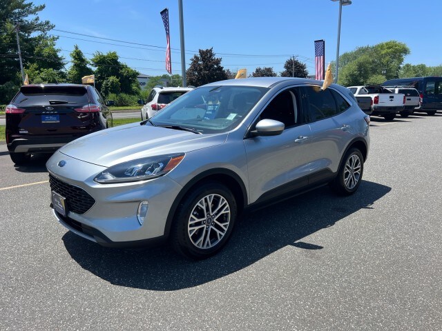 2022 Ford Escape SEL photo 3