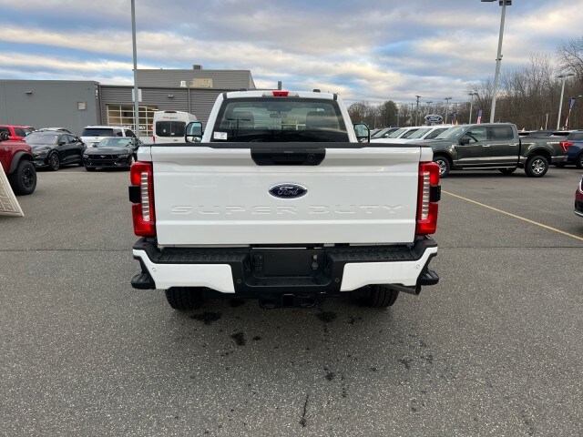 2023 Ford F-350 photo 4