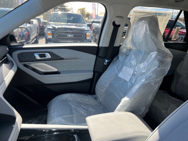 2026 Ford Explorer Platinum - Photo 9