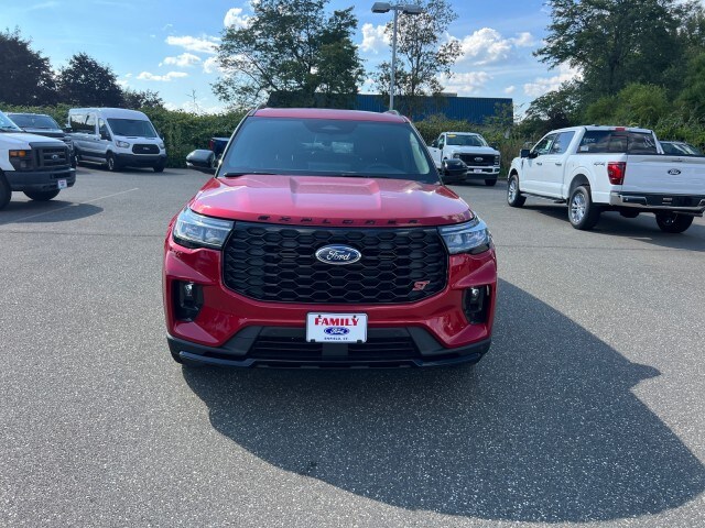 2025 Ford Explorer ST photo 2