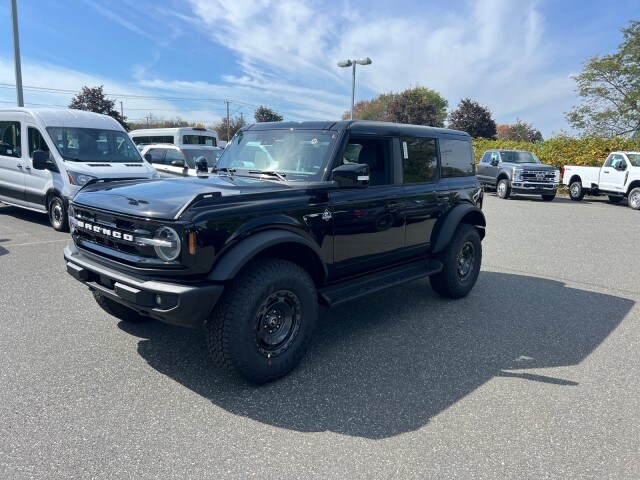2025 Ford Bronco Outer Banks photo 3