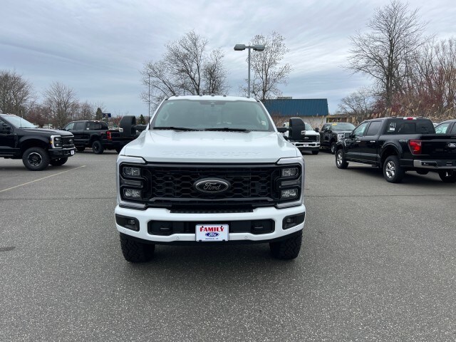 2025 Ford F-350 Lariat photo 2