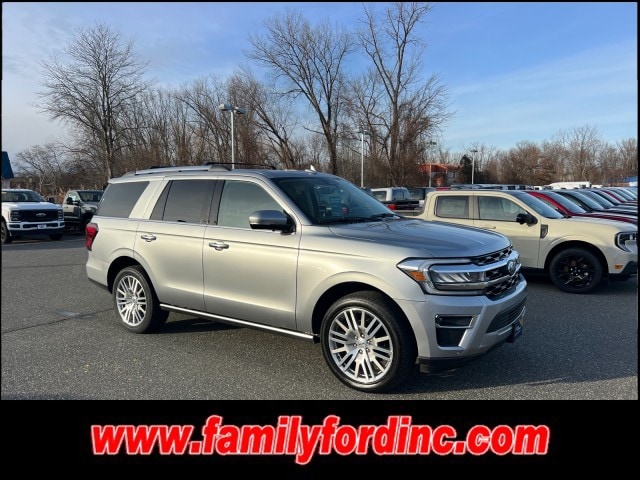 2024 Ford Expedition Limited's photo