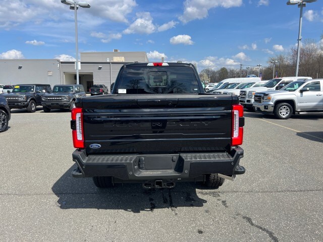 2025 Ford F-350 Platinum photo 4