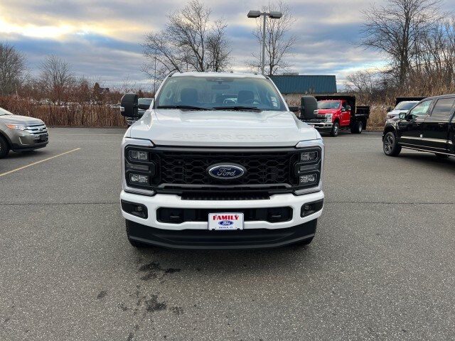2023 Ford F-350 photo 2