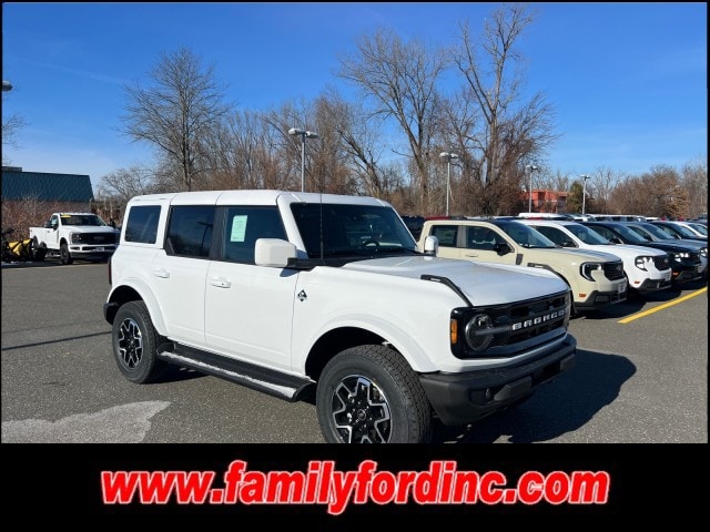 2025 Ford Bronco 4-Door Outer Banks's photo