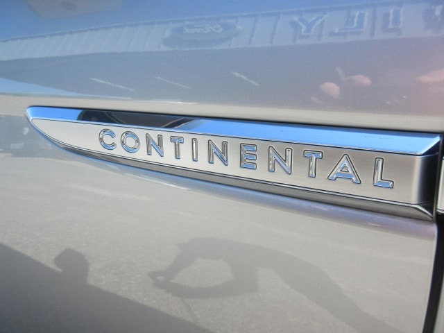 2020 Lincoln Continental Reserve - Photo 13