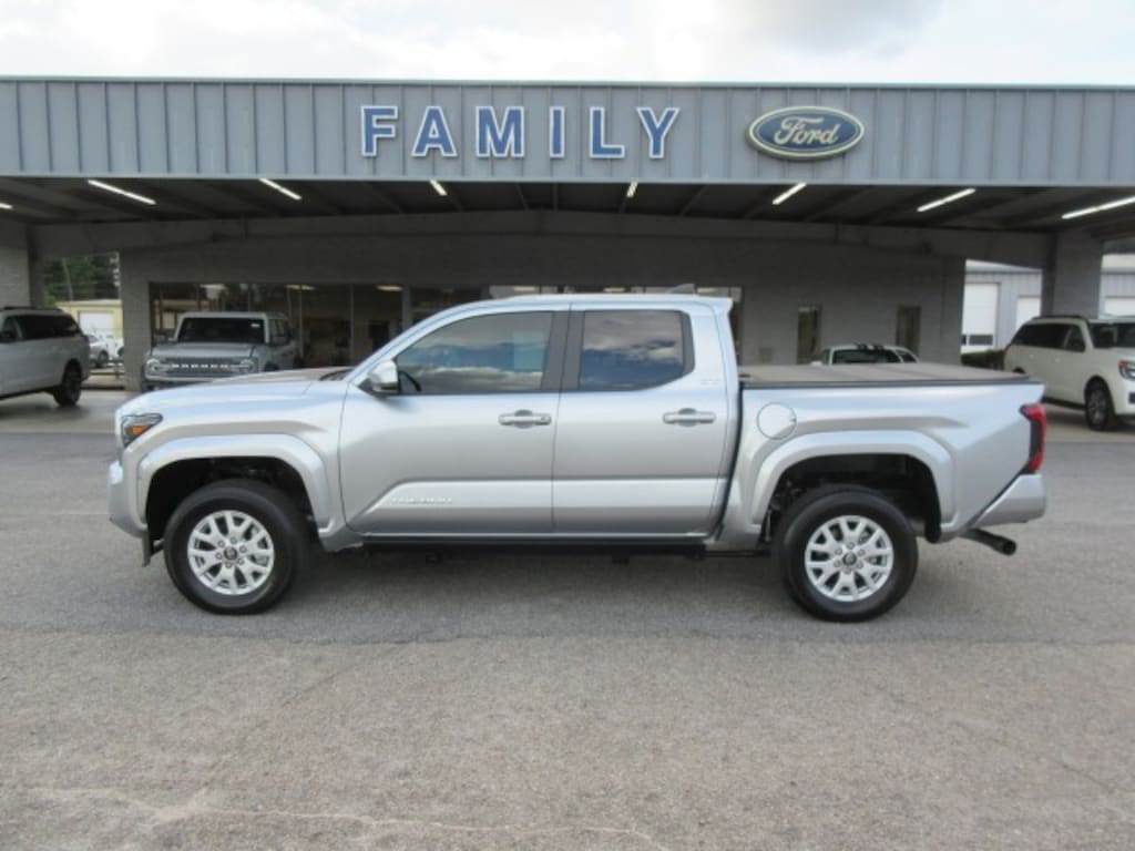 Used 2025 Toyota Tacoma 4WD SR5 Double Cab 5 Bed AT (Natl) Crew Cab Short Bed Truck