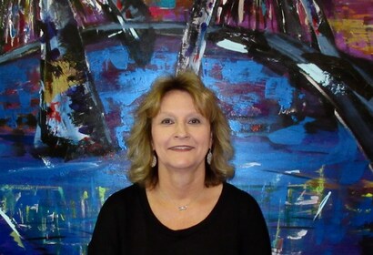 Staff member Sharon Felkel from ID_75a9e35c7956