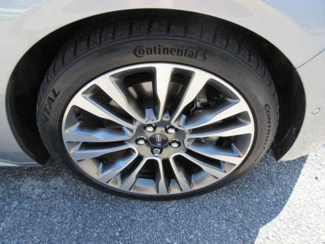 2020 Lincoln Continental Reserve - Photo 12