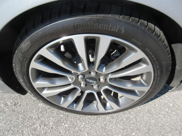 2020 Lincoln Continental Reserve - Photo 10