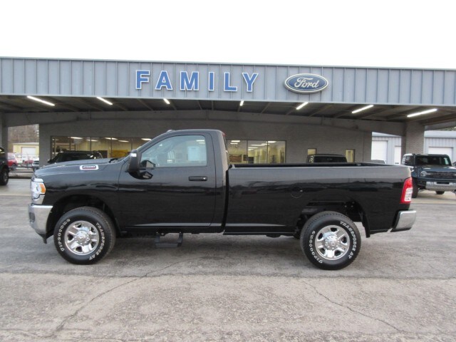 2023 Ram 2500 Tradesman photo 2