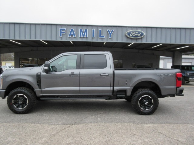 2025 Ford F-250 XLT photo 2