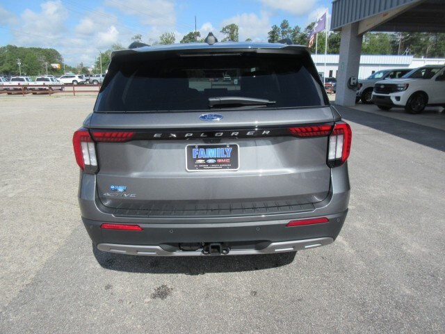 2025 Ford Explorer photo 4