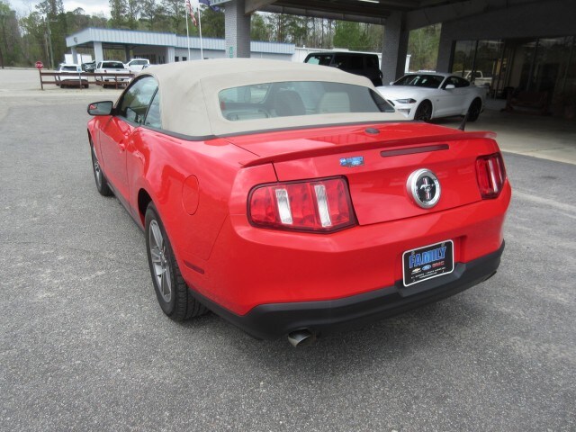 2011 Ford Mustang V6 photo 3