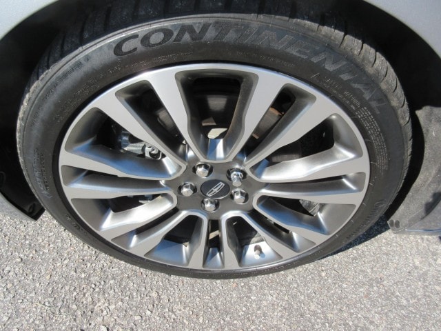 2020 Lincoln Continental Reserve - Photo 9